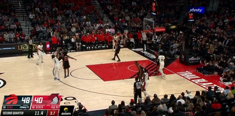 这球真硬！乐福接球晃动 虽未晃开空间但强行出手仍然飙中