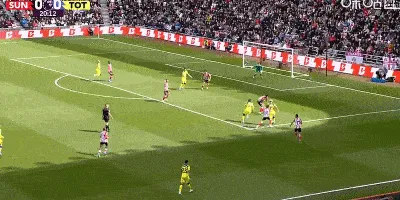 在线游戏-穆阿尼禁区内倒地，裁判回看VAR后取消点球判罚